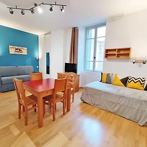 Frimousse, Studio, Wifi, Centre Luchon, Casier A Skis, Ascenseur, 4 Personnes Appartement